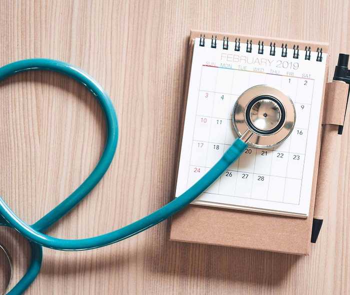 Stethoskop und Notizblock