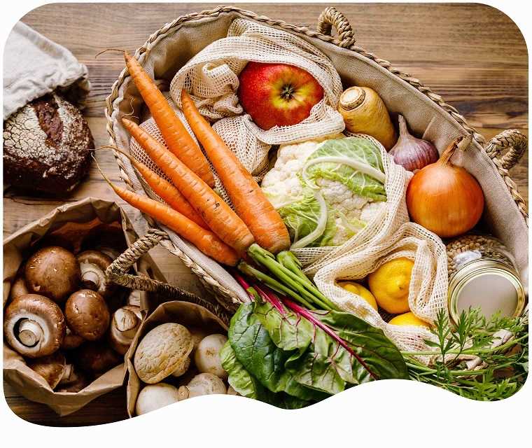 Korb mit Obst und Gemüse