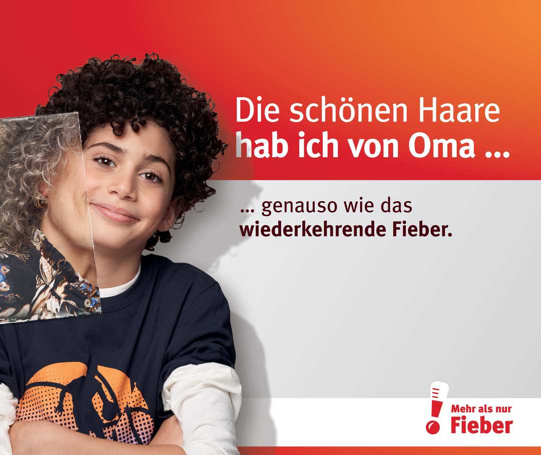 Das Bild zeigt einen Jungen mit dunklen Locken